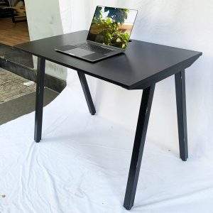 Bàn làm việc 100x60cm gỗ cao su hệ PLY chân lắp ráp