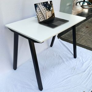 Bàn làm việc 100x60cm gỗ cao su hệ PLY chân lắp ráp