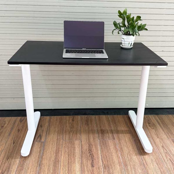 Bàn làm việc 100x60cm gỗ cao su chân sắt lắp ráp hệ TIO HBTO001