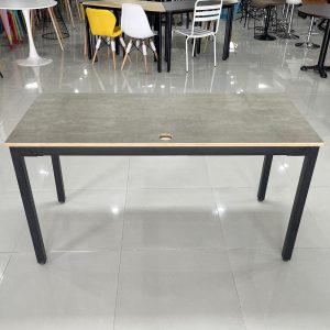 Bàn làm việc 140x60cm gỗ Plywood màu bê tông chân sắt Uconcept HBUC68040