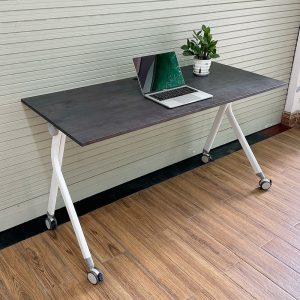 Bàn gấp gọn 1m4 gỗ cao su chân sắt BURKE HBMS011