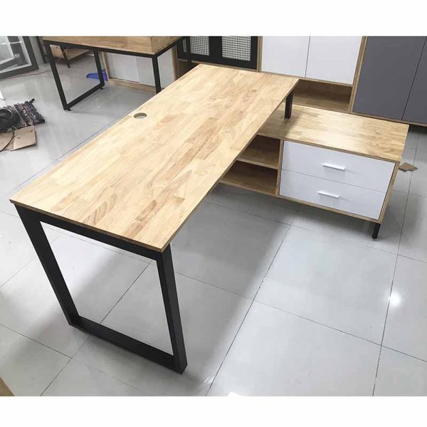 Bàn giám đốc chân bàn gác tủ gỗ cao su chân sắt BGD68063