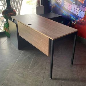 Bàn giám đốc 160x140 gỗ Plywood phủ melamin chân sắt Slean HBSL026
