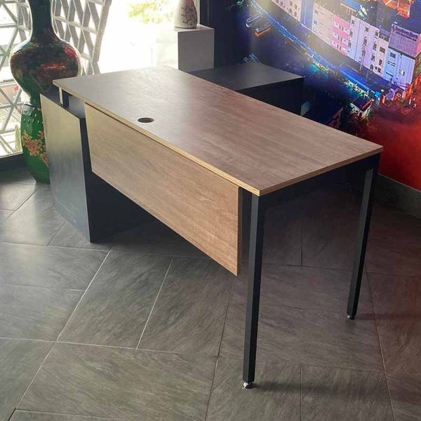 Bàn giám đốc 160x140 gỗ Plywood phủ melamin chân sắt Slean HBSL026
