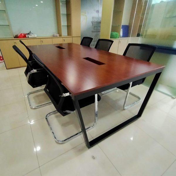 Bàn họp 240x120 Trapeze Concept lắp ráp