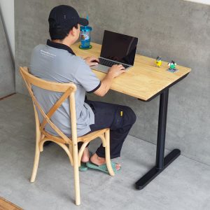 Bàn làm việc 100x60cm gỗ cao su chân sắt lắp ráp hệ TIO HBTO001