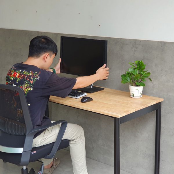 Bàn làm việc 140x60cm hệ OMA II gỗ cao su lắp ráp ngàm HBOM203
