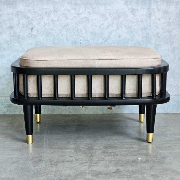 Ghế đôn sofa KBH GDSF013 là món đồ nội thất đa năng, phù hợp cho nhiều không gian khác nhau như phòng khách, phòng ngủ, phòng đọc sách, ...