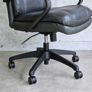 Ghế văn phòng chân xoay nệm simili màu xám GMA51418