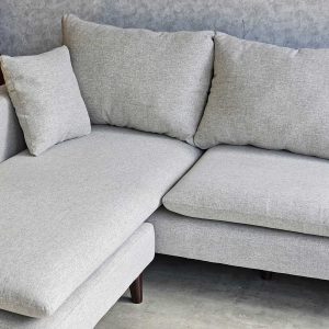 Sofa góc L 220x86cm nệm bọc vải chân gỗ SFL68023