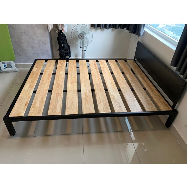 Giường ngủ gỗ cao su khung sắt lắp ráp GN68031