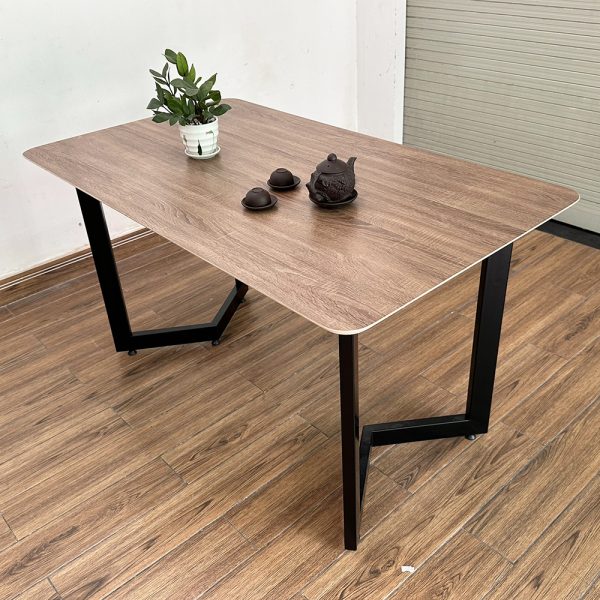 Bàn ăn gỗ Plywood chân sắt sơn tĩnh điện BA68125