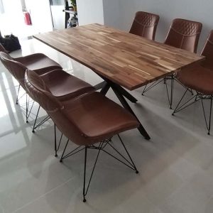 Bàn ăn gỗ tràm chân sắt độc đáo BA68065