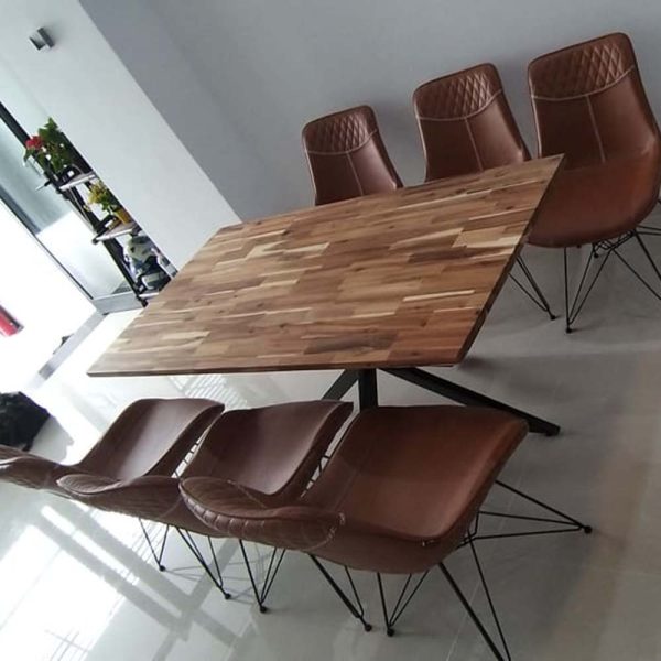 Bàn ăn gỗ tràm chân sắt độc đáo BA68065