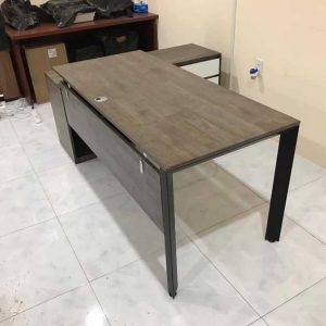 Bàn giám đốc 160x140cm (mặt bàn 70) hệ Trian chân sắt tam giác