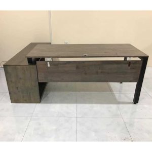 Bàn giám đốc 160x140cm (mặt bàn 70) hệ Trian chân sắt tam giác