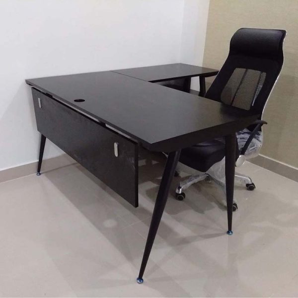 Bàn chữ L 140x140cm hệ CONE chân sắt lắp ráp