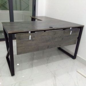 Bàn chữ L 140x140 KConcept chân sắt lắp ráp