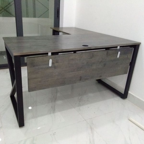 Bàn chữ L 140x140 KConcept chân sắt lắp ráp