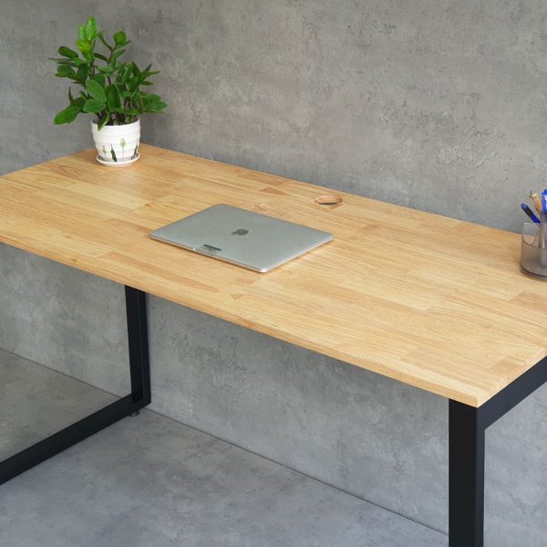 Bàn làm việc 140x60cm gỗ cao su chân sắt hệ Rectang lắp ráp HBRT003