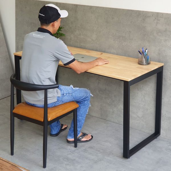 Bàn làm việc 140x60cm gỗ cao su chân sắt hệ Rectang lắp ráp HBRT003
