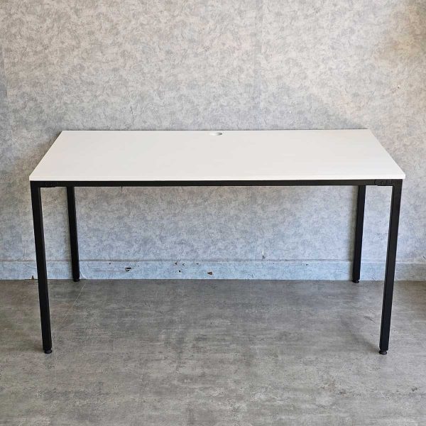 Bàn làm việc 140x70cm gỗ cao su hệ Minimal HBMN043
