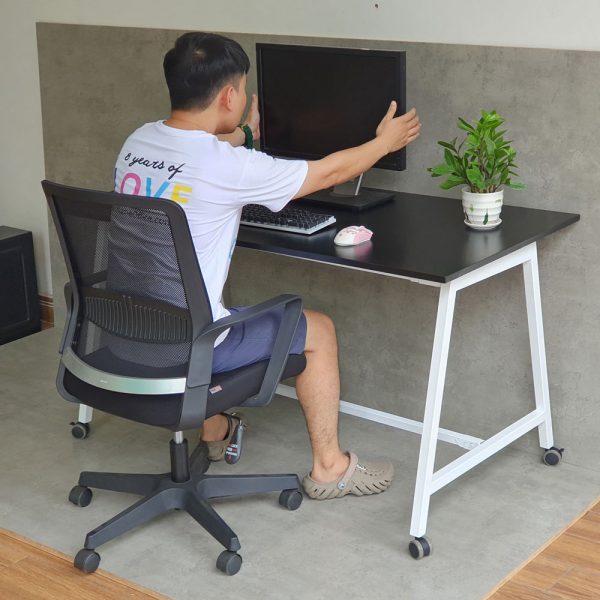 Bàn làm việc di động 140x70cm gỗ cao su chân sắt FOS016