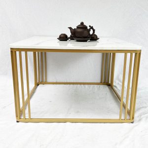 Bàn sofa vuông mặt đá khung sơn vàng TT68173
