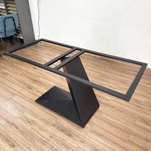 Bàn ăn gỗ tràm chân sắt sơn tĩnh điện BA68111
