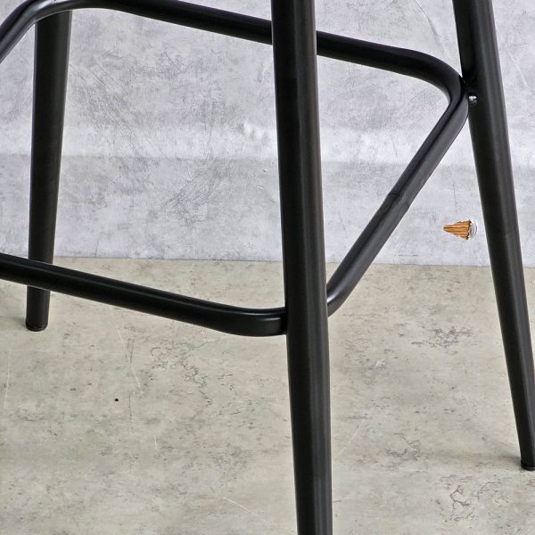 Ghế bar mặt gỗ tròn chân sắt sơn tĩnh điện GBSK015