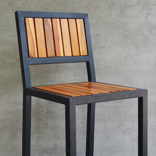 Ghế bar gỗ tràm khung sắt sơn tĩnh điện GBAK003