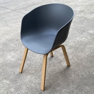 Ghế Eames lưng nhựa chân sắt sơn giả gỗ ST1886