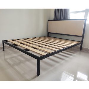 Giường ngủ đôi 160x200cm gỗ cao su khung sắt GN68039