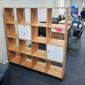 Kệ sách đơn giản có hộc tủ gỗ cao su KS68163
