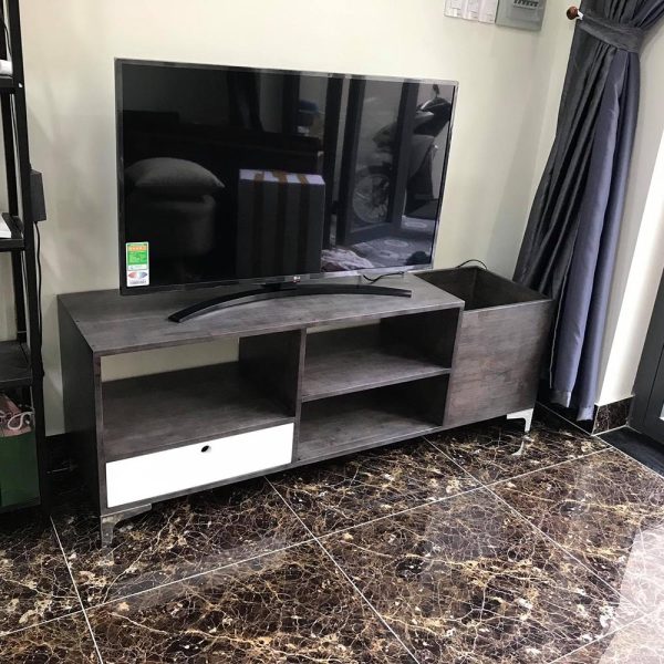 Kệ Tivi Viny gỗ cao su KTV68046