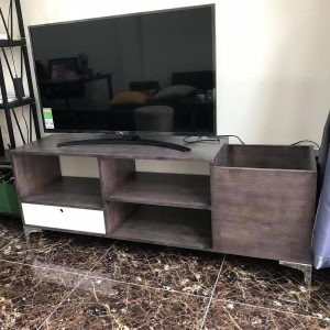 Kệ Tivi Viny gỗ cao su KTV68046