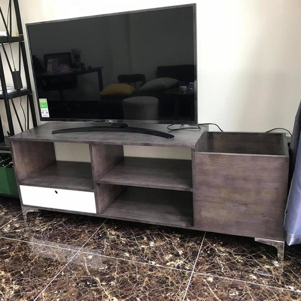 Kệ Tivi Viny gỗ cao su KTV68046