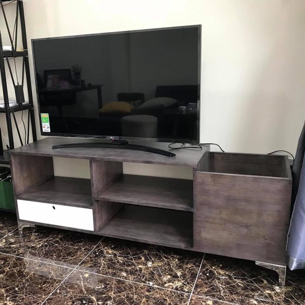 Kệ Tivi Viny gỗ cao su KTV68046