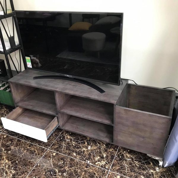 Kệ Tivi Viny gỗ cao su KTV68046