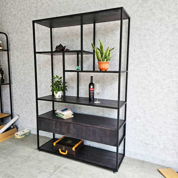 Kệ trang trí gỗ cao su khung sắt có tủ dưới 120x35x180(cm) KTB68074