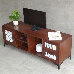 Kệ TV gỗ 140x40x50cm cửa lưới mây đan mắt cáo chân sắt KTV68100